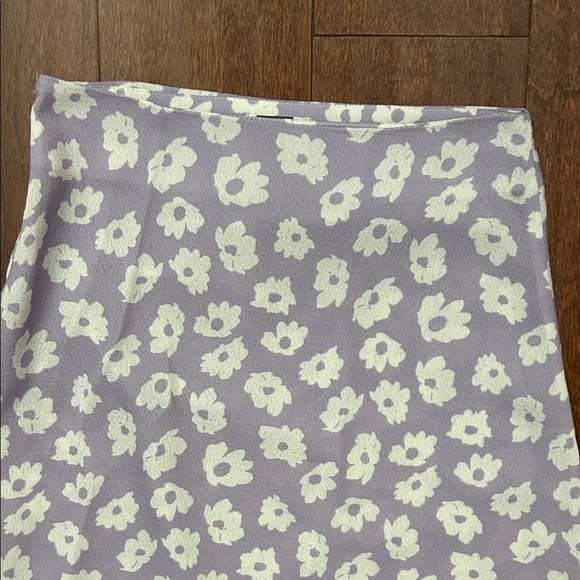 Princess Polly Lavender Floral A-Line Skirt with Cute Button Detail, Size 0 - Picture 10 of 12
